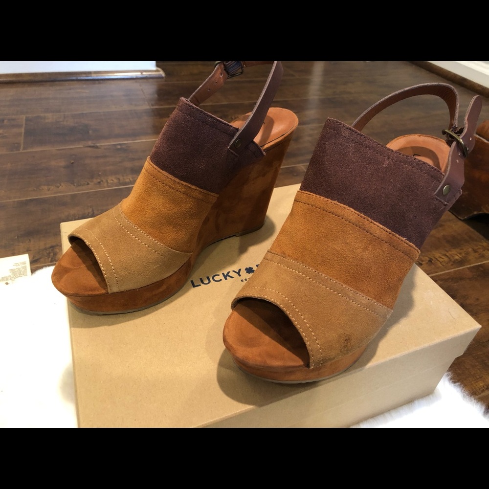 Lucky suede wedge